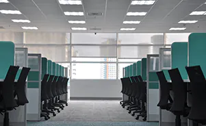 B&uuml;robeleuchtung mit Rasterleuchten